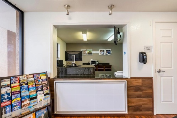 OYO Hotel Bossier City LA - Red River image 13