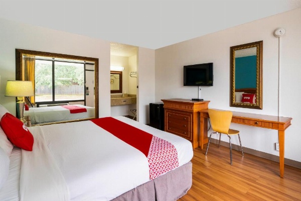 OYO Hotel Bossier City LA - Red River image 17